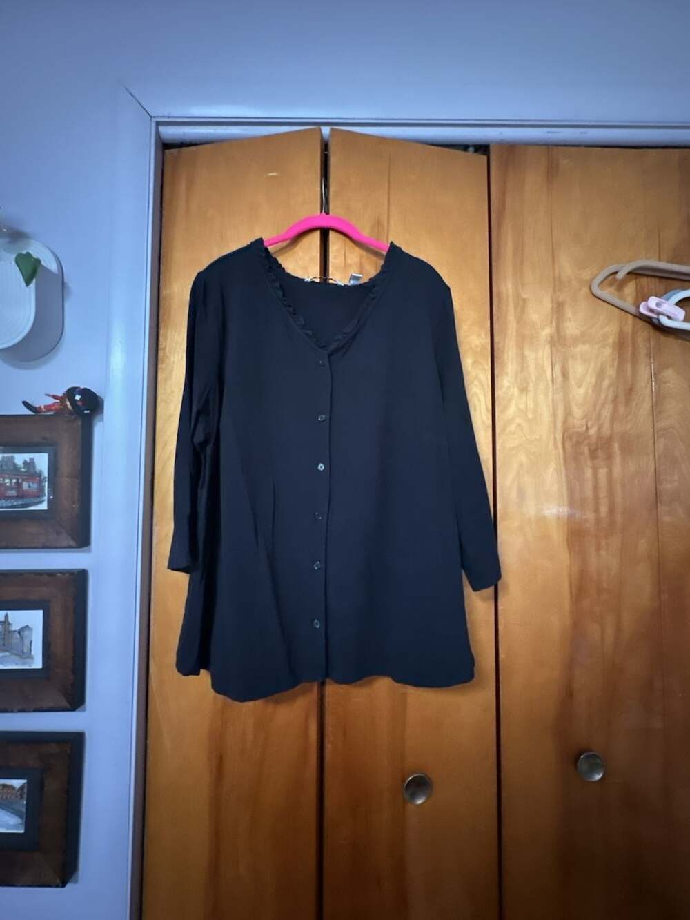 Isaac Mizrahi Live Button Front Blouse Size 2X Black Ruffle V-Neck